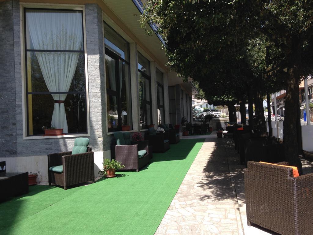 Hotel Mediterraneo Chianciano Terme Exterior foto