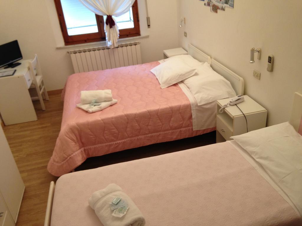 Hotel Mediterraneo Chianciano Terme Zimmer foto